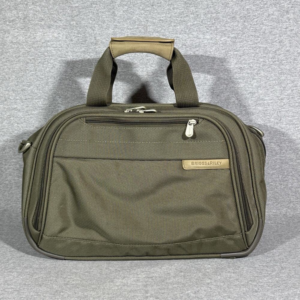 Briggs & Riley 226-7 Olive Ballistic Nylon Duffel Bag Carry On Travel Tag Intact